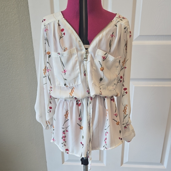 J for Justify Tops - J for Justify White‎ Blouse with V-Neck and Relaxed Fit